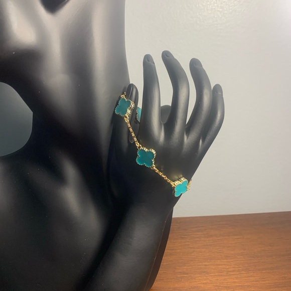 Clover Enamel Bracelet - Picture 2 of 3